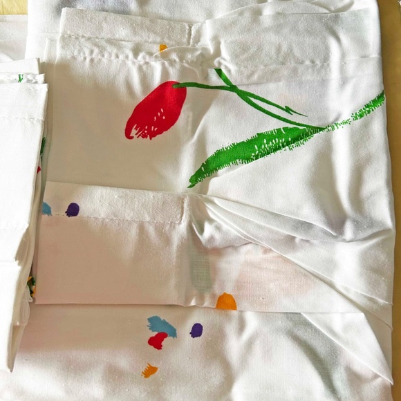 DRAPES, SEARS "ASTRID" 75 X 84 INCHES, WHITE WITH CONTEMPORARY FLORAL, HOOKS INC - Picture 3 of 3